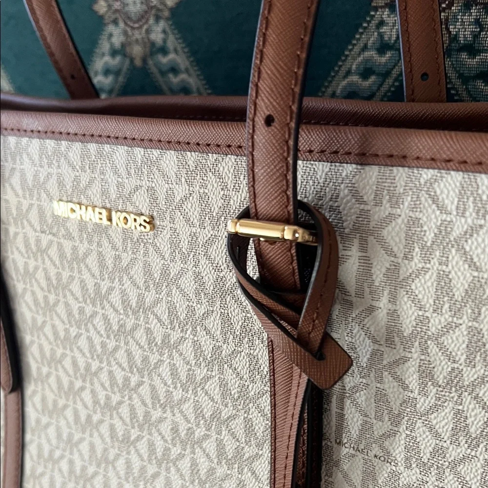 NWT Michael Kors Jet Set Travel Large Shoulder Tote Vanilla - Picture 4 of 15